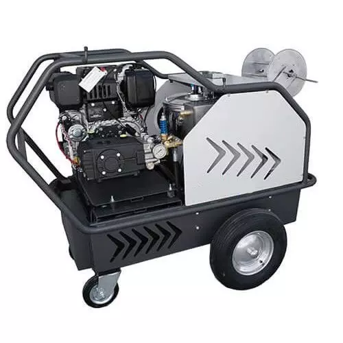 Hidrolimpiadora de agua caliente 150 bar y 1 080 L/h para limpieza profesional potente en talleres, industria y superficies exigentes.