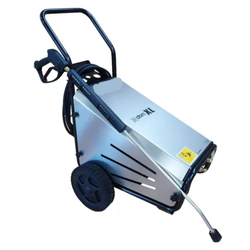 Hidrolimpiadora de agua fría 200 bar y 900 L/h para limpieza profesional potente en vehículos, maquinaria y superficies industriales.